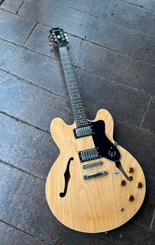 Top view: Epiphone Dot natural finish with crhome hardware, humbucker pick ups, with rosewood fretboard, dot inlays, black epiphone headstock