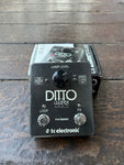 front view dark grey Ditto Pedal with Loop and FX button, center black know for Loop FX level