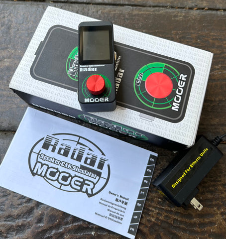 Mooer Radar Speaker Cab Simulator mini guitar effects pedal, black with red control pedal