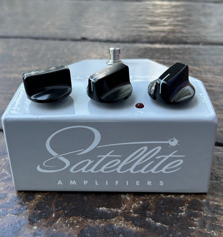 guitar pedal amps Satellite Amps Eradicator Tube Guitar Preamp Pedal – Moze Guitars