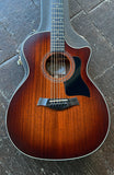 Taylor 324ce with case