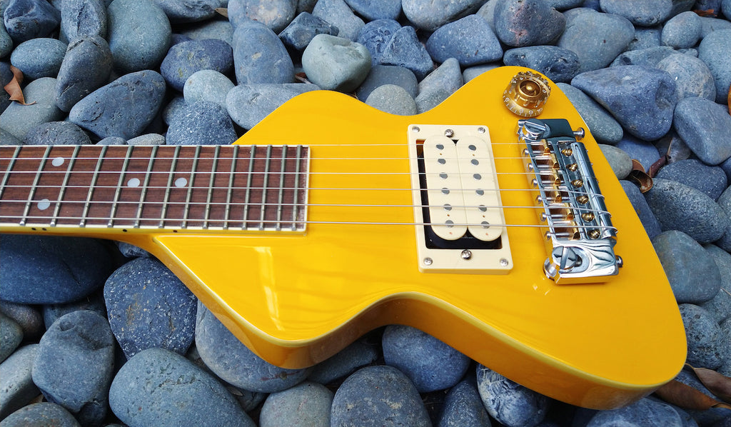 Chiquita Travel electric Guitar (mini) – Moze Guitars